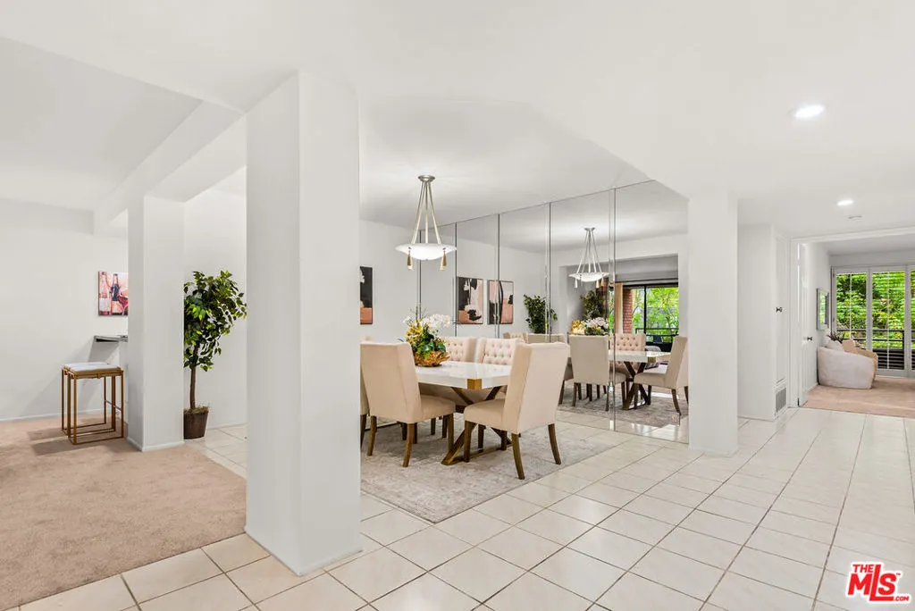 4736 Park Encino Lane 215, Encino, California 91436 home-pic-4